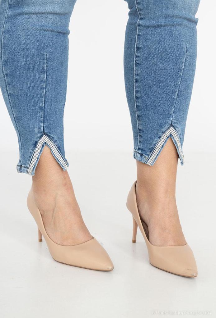 Front crystal detail jeans in light wash